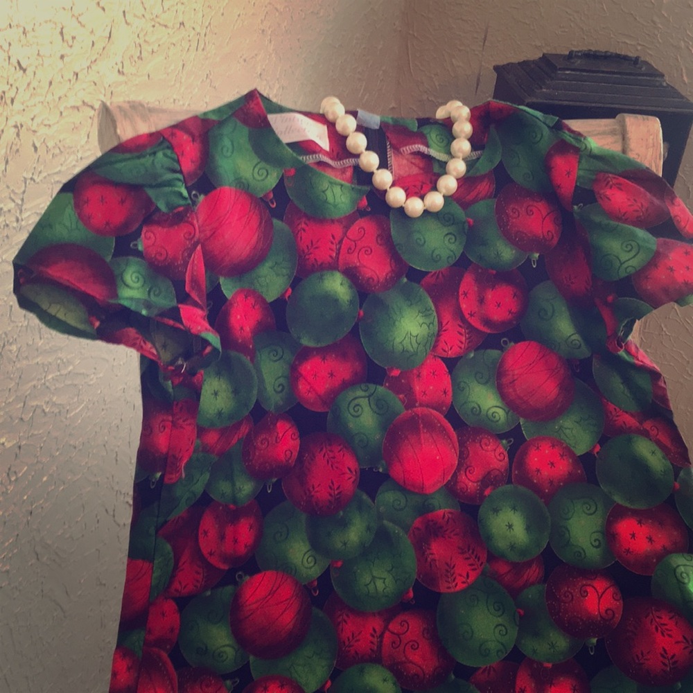 Vintage looking dress with red&green xmas balls